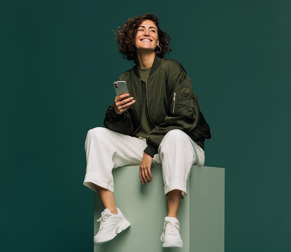 Professional operating software with continuous monitoring of the platform